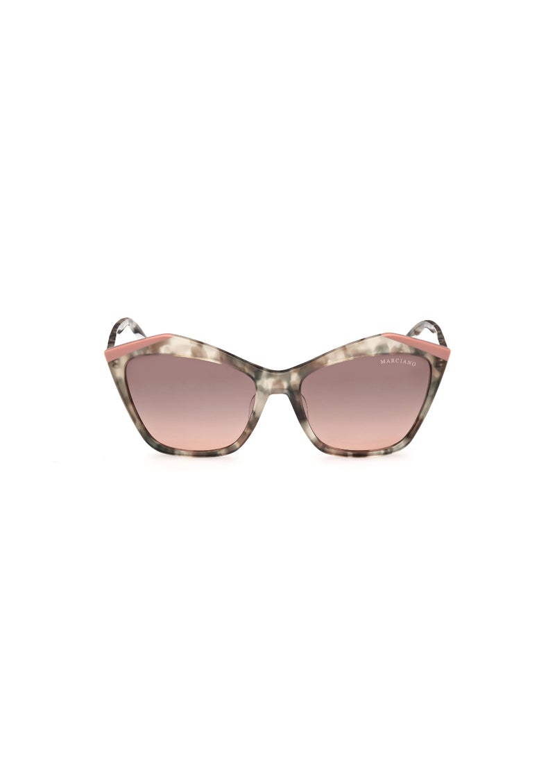 GUESS BY MARCIANO - نظارة شمسية نسائية من الأسيتات بتصميم غير متماثل ومضادة للأشعة فوق البنفسجية GM083295F59 - مقاس العدسة: 59 مم - أخضر فاتح - Image 1