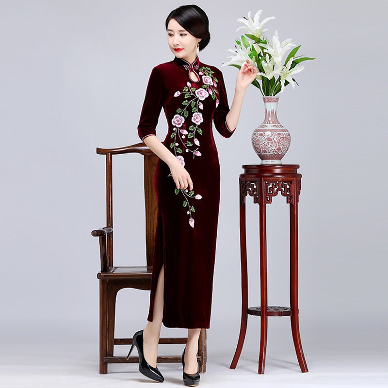 2021 New Vintage Cheongsam Cheongsam Improved Slim Gold Velvet Beaded Seven Sleeve Cheongsam - Image 3