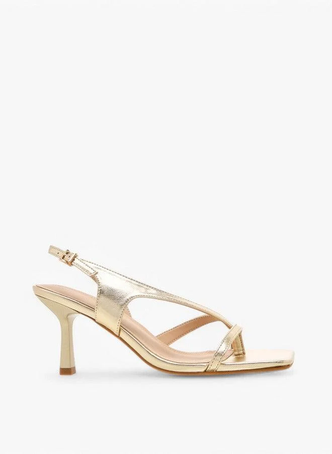 فلورا بيلا من شو إكسبرس صندل بكعب عريض وإغلاق بشريط لاصق وتفاصيل مقصوصة