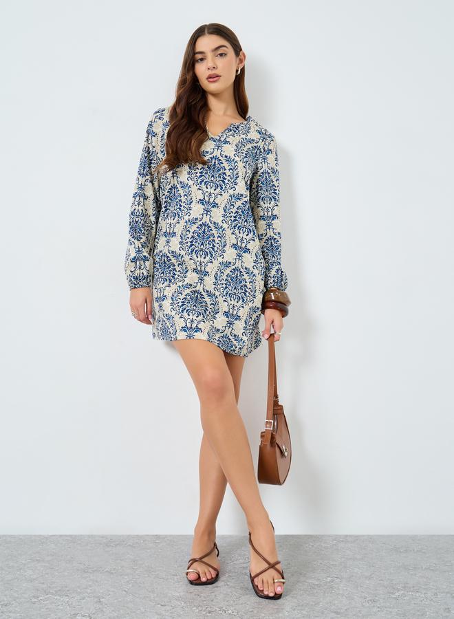 تايك تو فستان قصير بأكمام طويلة بطبعة جرافيك - Image 1