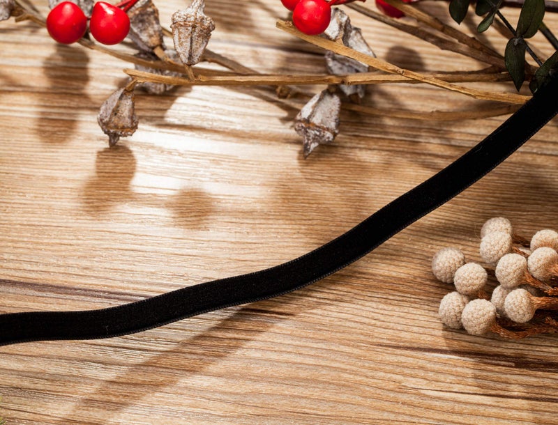 AnalysisyLove Classic Black Velvet Choker Necklace for Women, Valentines Birthday Gifts, Halloween Cosplay Jewelry - Image 4
