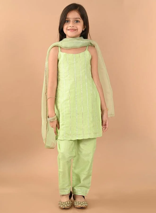 ليل بيكس طقم كورتا بالازو مزخرف