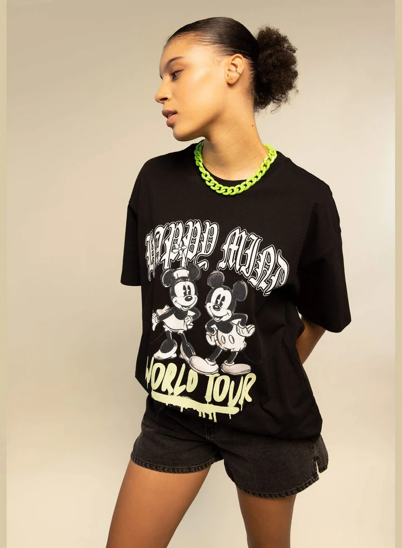 DeFacto Woman Disney Mickey & Minnie Licenced Oversize Fit Crew Neck Knitted Short Sleeve T-Shirt
