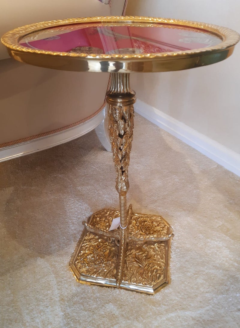 ماركة غير محددة طاولة جانبية مخلب نسر مع نحاس صلب وسطح زجاجي مرسوم يدويا  - Image 1