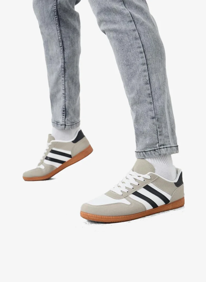 ستايلي اكتيف ستايلي سنيكرز بشريط مخطط وأربطة