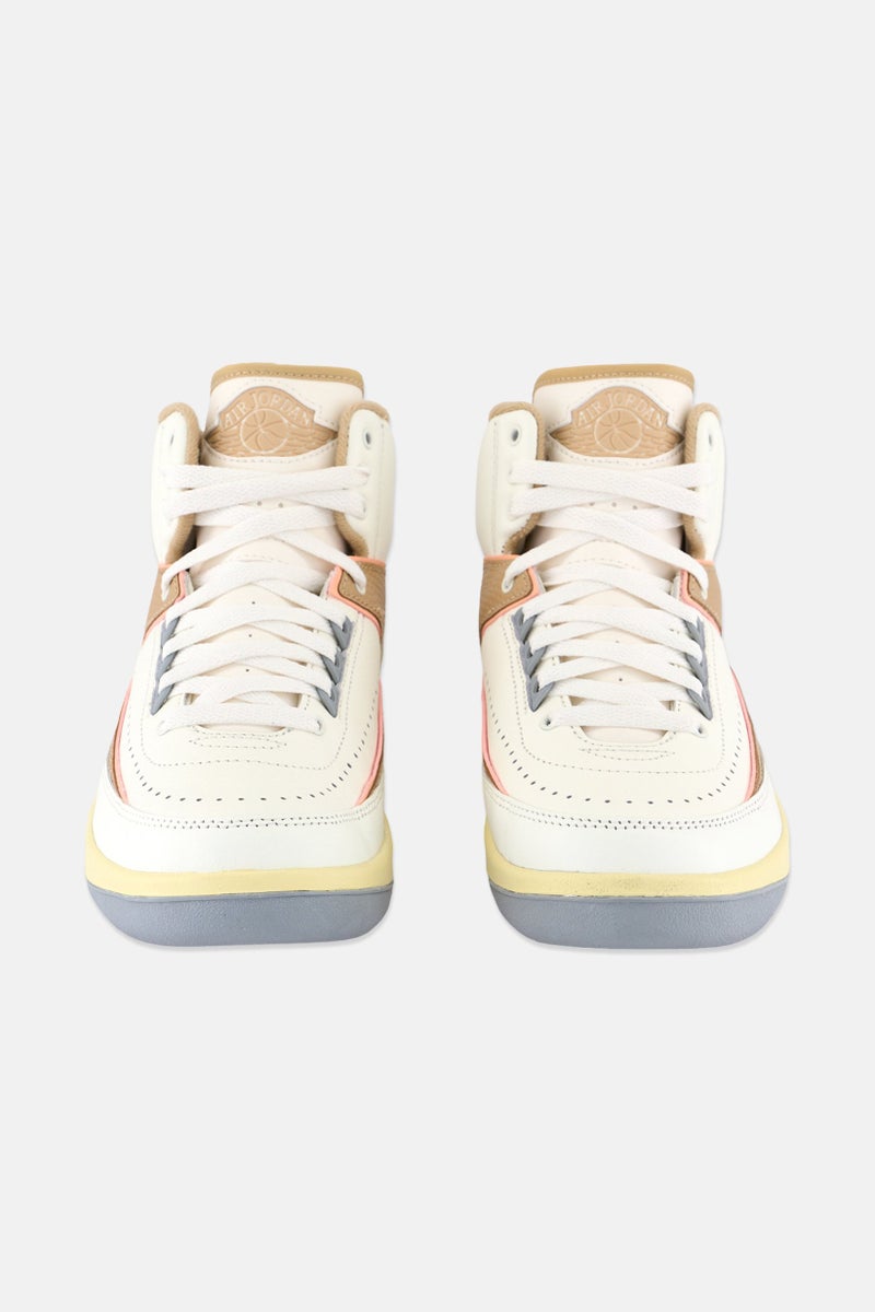 Nike أحذية نسائية من أير جوردان 2 ريترو مزودة بأربطة للاستخدام الخارجي، بيج - Image 3