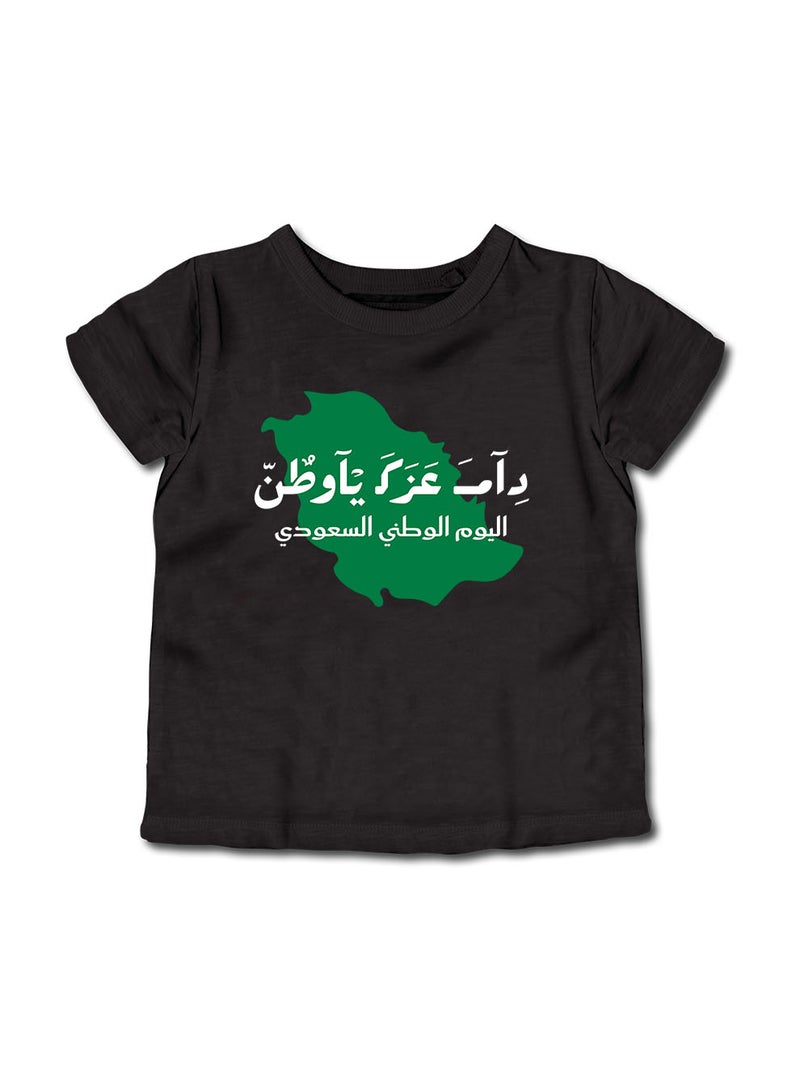 لوحة تيشيرت قطن للأطفال مناسب للأولاد والبنات لمناسبة اليوم الوطني السعودي أو للفخر بالانتماء للوطن في كل الأوقات - Image 1