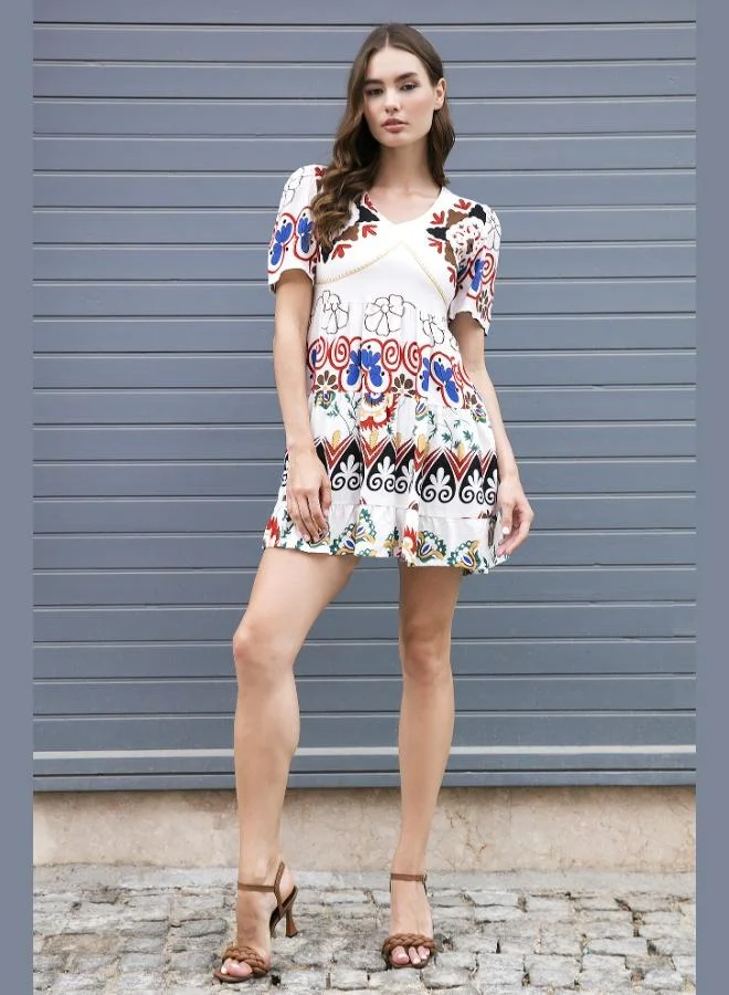 ليلا فستان قصير بأكمام قصيرة وياقة على شكل  بنقشة ليلا للنساء