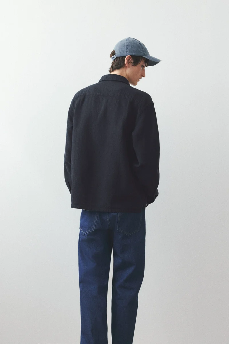 اتش اند ام قميص منقوش بقصّة عادية