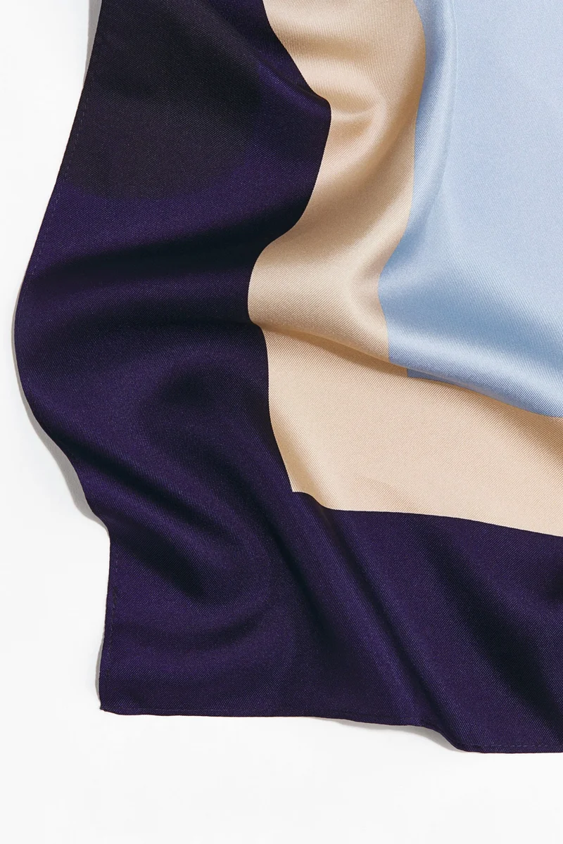 اتش اند ام وشاح من الحرير