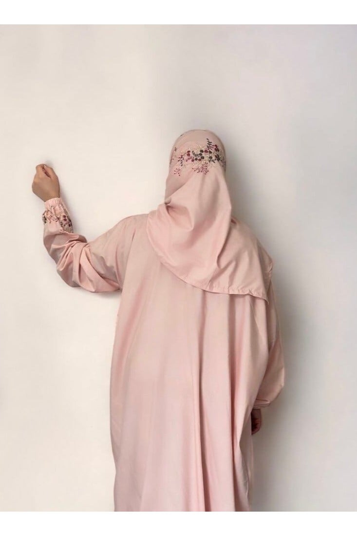 LoveHome Ultra soft and comfortable prayer sheet embroidered with small floral designs, one piece, includes a veil, and covers the entire body in a one-size-fits-all, wide-fitting size - Pink - Image 2