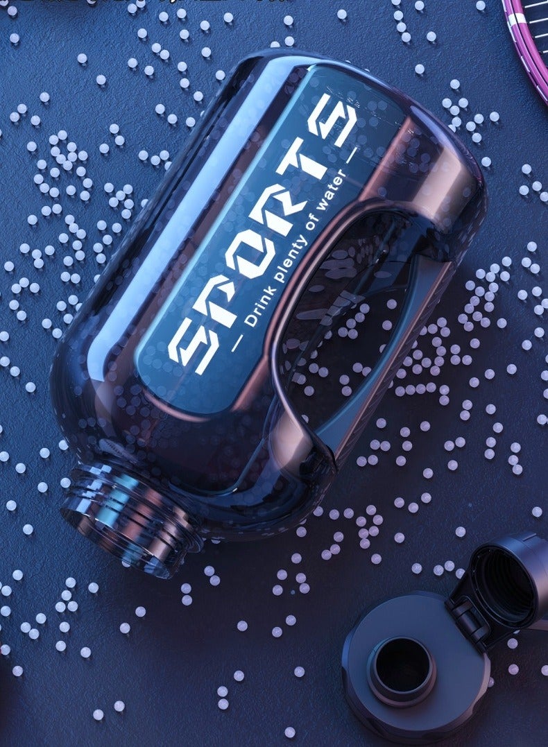 سبورتس زجاجة ماء رياضية سعة كبيرة 2.5 لتر للرجال والنساء مع القش والفرشاة وحمل الحبل وأكمام جلدية مقاومة للحرق - Image 3