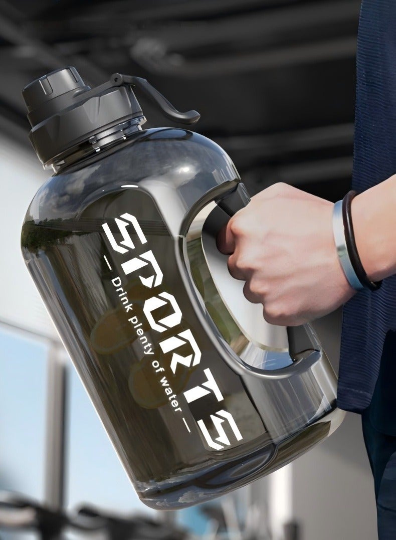 سبورتس زجاجة ماء رياضية سعة كبيرة 2.5 لتر للرجال والنساء مع القش والفرشاة وحمل الحبل وأكمام جلدية مقاومة للحرق - Image 2