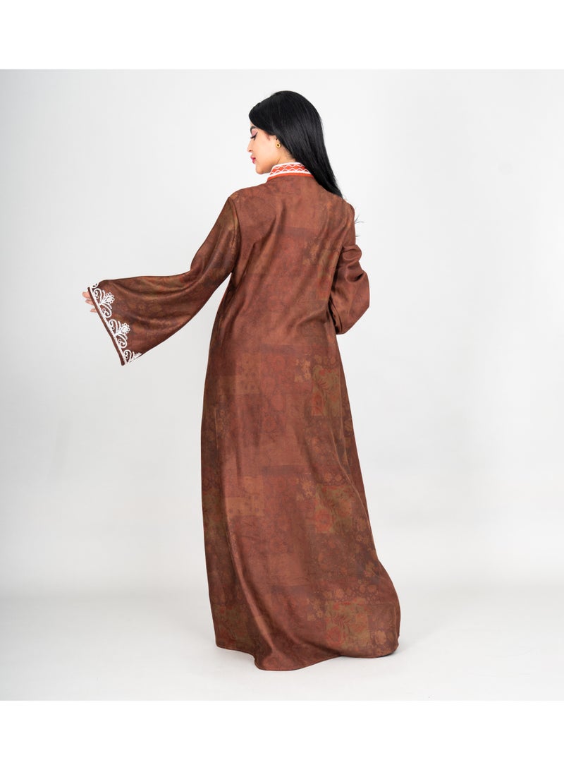 اكسا جلابية شتوية بياقة آسيوية وتطريز أمامي لون بني - Image 4