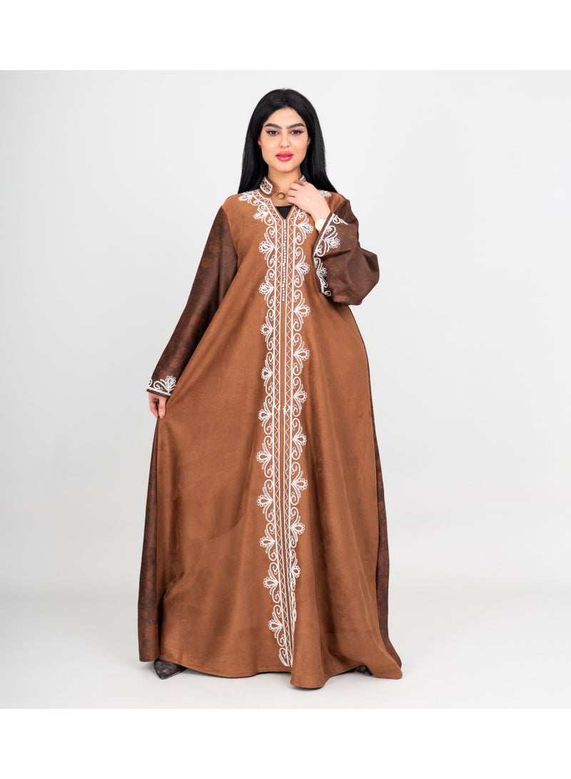 اكسا جلابية شتوية بياقة آسيوية وتطريز أمامي لون بني - Image 1