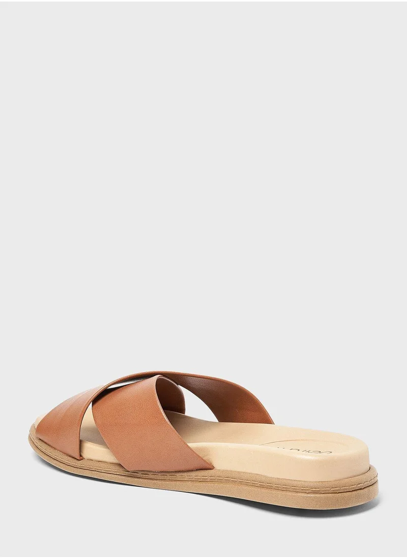 بيرا ريو Cross Strap Flat Sandals