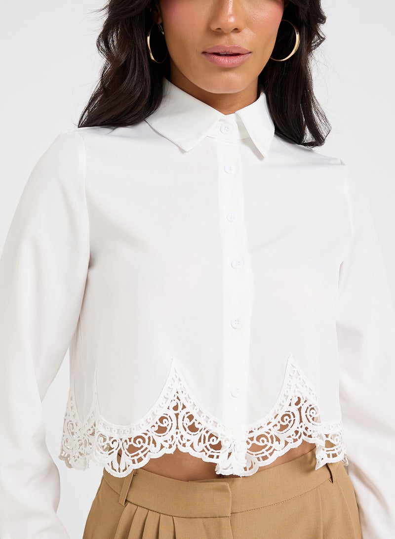 ايلا قميص بأزرار وحافة دانتيل متموجة - Image 3