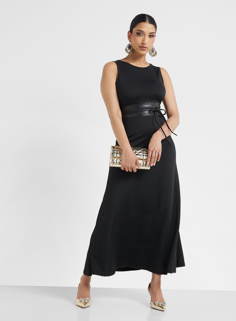 خزانة فستان أساسي بدون أكمام - Image 4