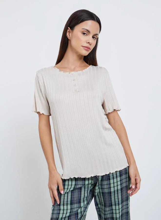 ستايلي طقم بيجاما من بنطال وتيشيرت بتفاصيل بارزة الملمس