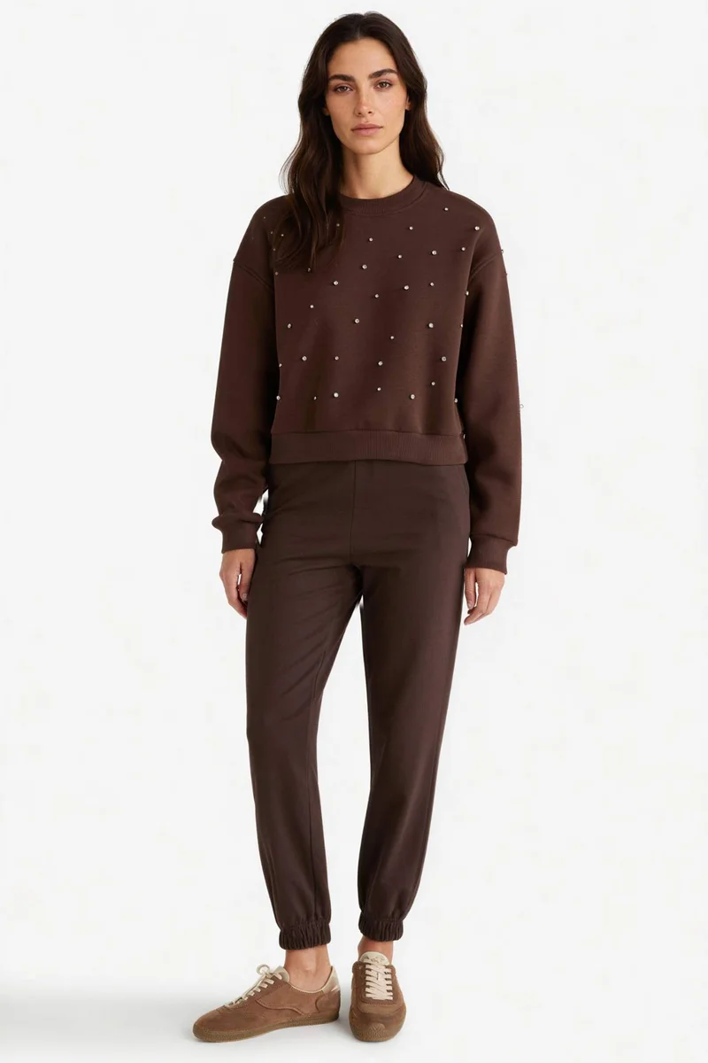 ديفاكتو Boxy Fit Embroidered Long Sleeve Sweatshirt