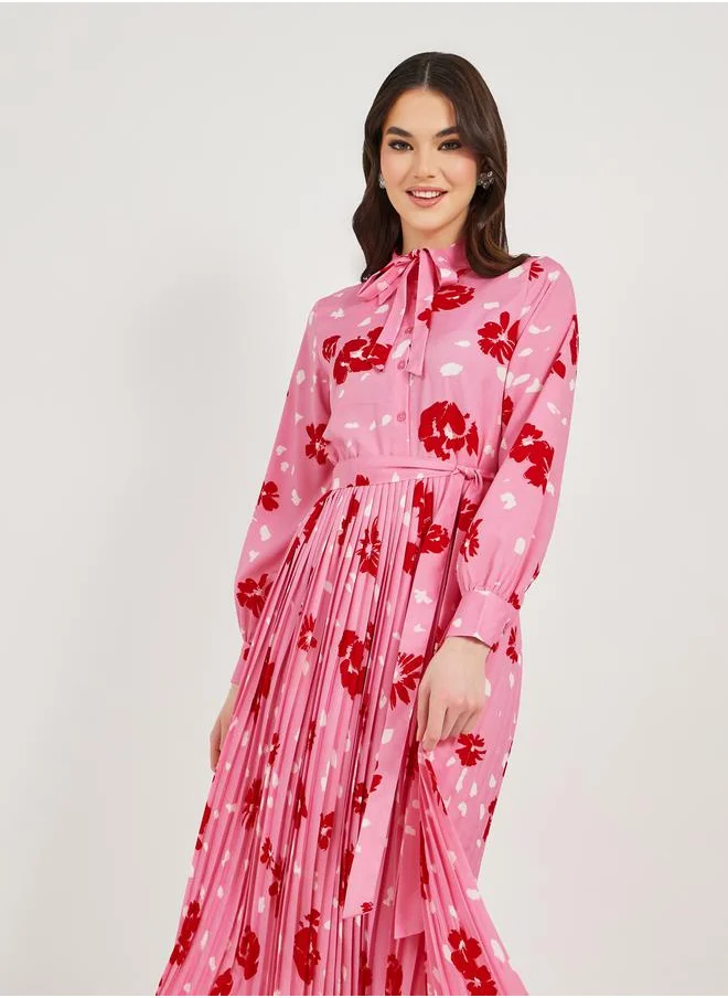 ستايلي All-Over Floral Print Pleated A-Line Maxi Dress