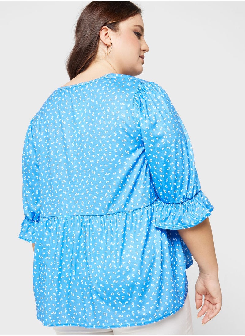 In The Style Curve Curve Jac Jossa Blue Smudge Print Smock Top With Puff Sleeves  - Image 2
