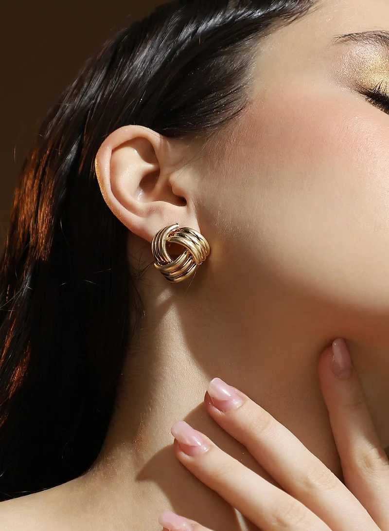 سوهي قرط صناعي صغير متشابك بنقوش مضلعة