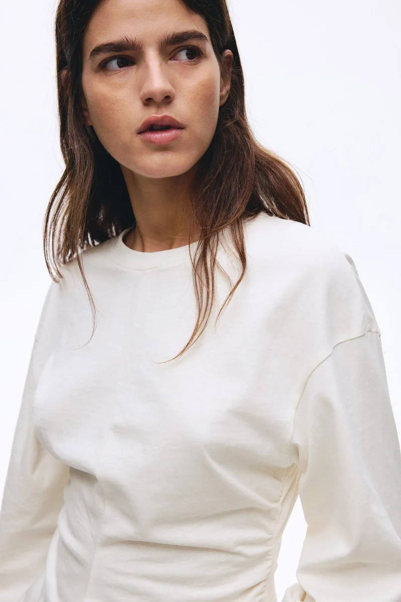 اتش اند ام بلوزة من جيرسيه القطن مجمّعة