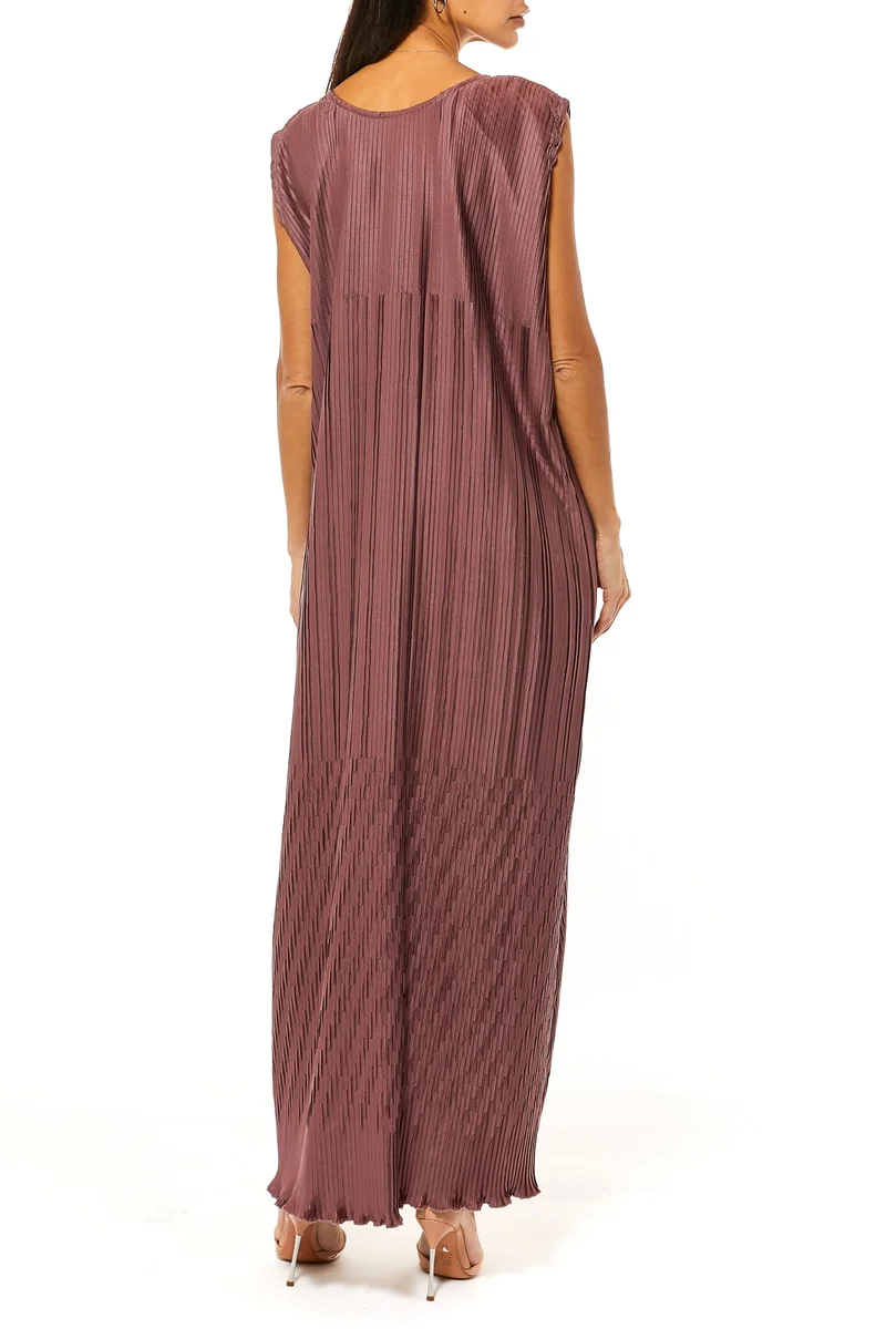 Moistreet  Crew Neck Pleated Maxi Dress for Women | Best Price UAE