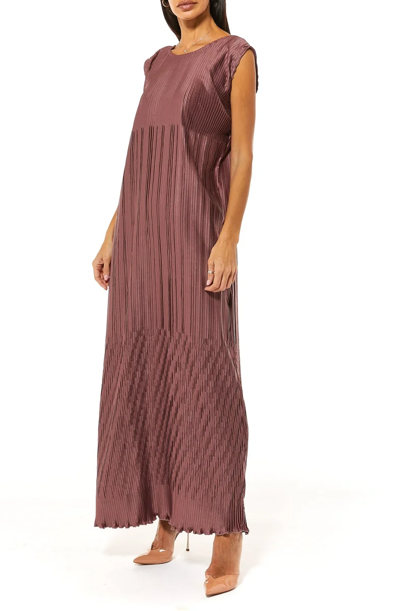 Moistreet  Crew Neck Pleated Maxi Dress for Women | Best Price UAE
