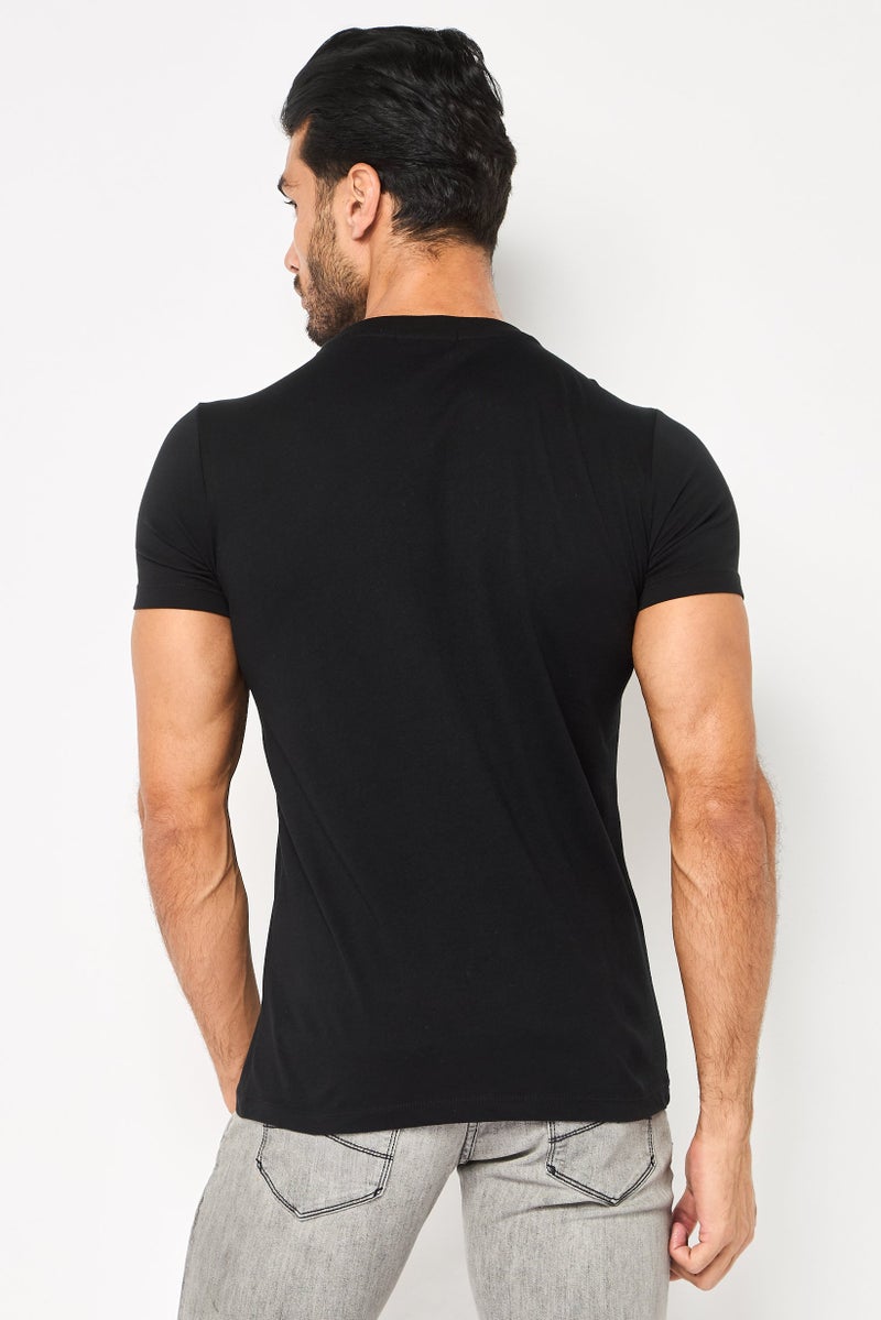 Replay تي شيرت رجالي بأكمام قصيرة وياقة دائرية بطباعة جرافيك، أسود - Image 4