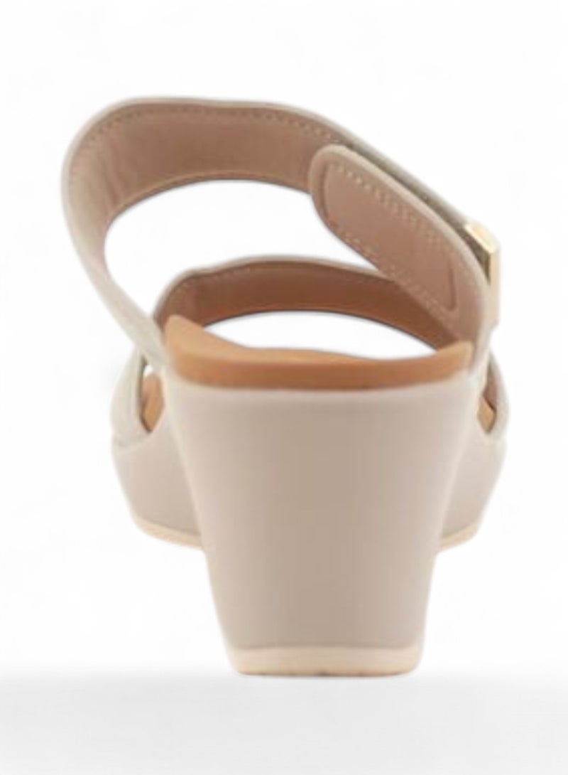 Bata Elegant Cross-Strap Wedge Sandal - Image 3