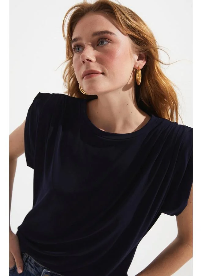 جون June Sleeve Detailed Blouse