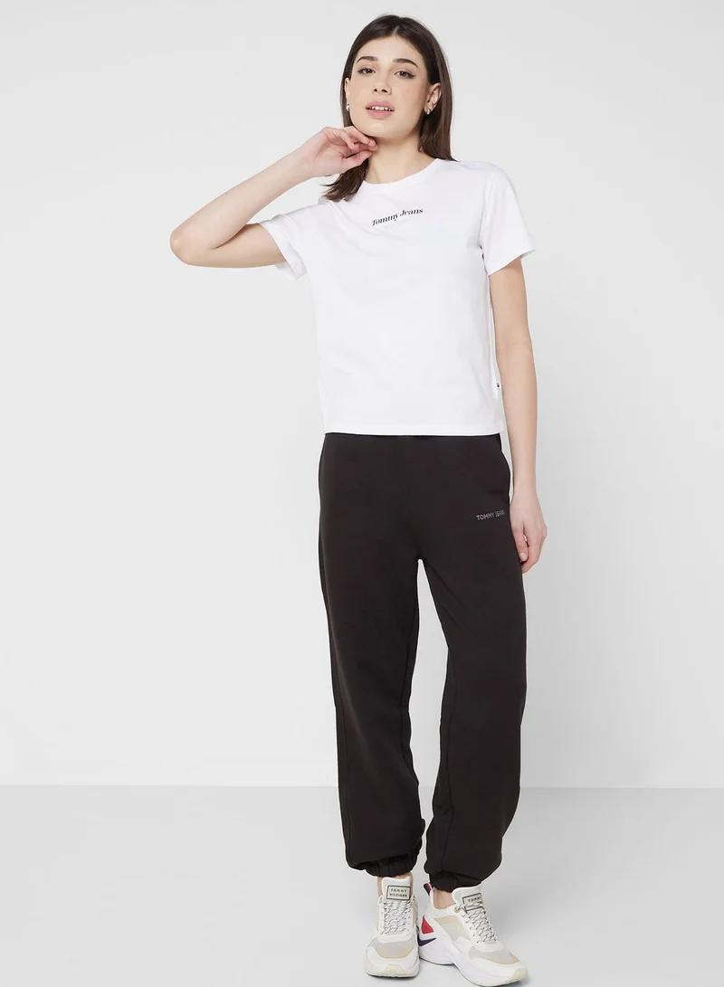 TOMMY JEANS Essential Logo T-Shirt