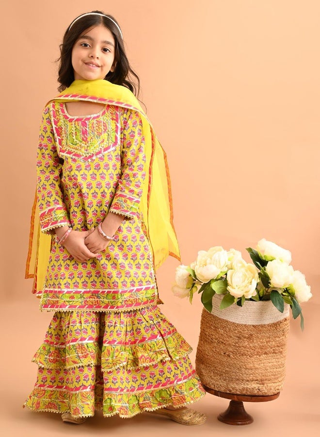 LILPICKS طقم كورتا شارارا مطبوع  - Image 1