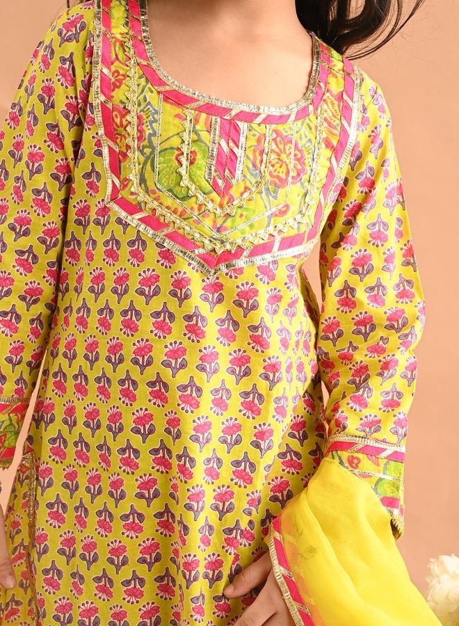 LILPICKS طقم كورتا شارارا مطبوع  - Image 3