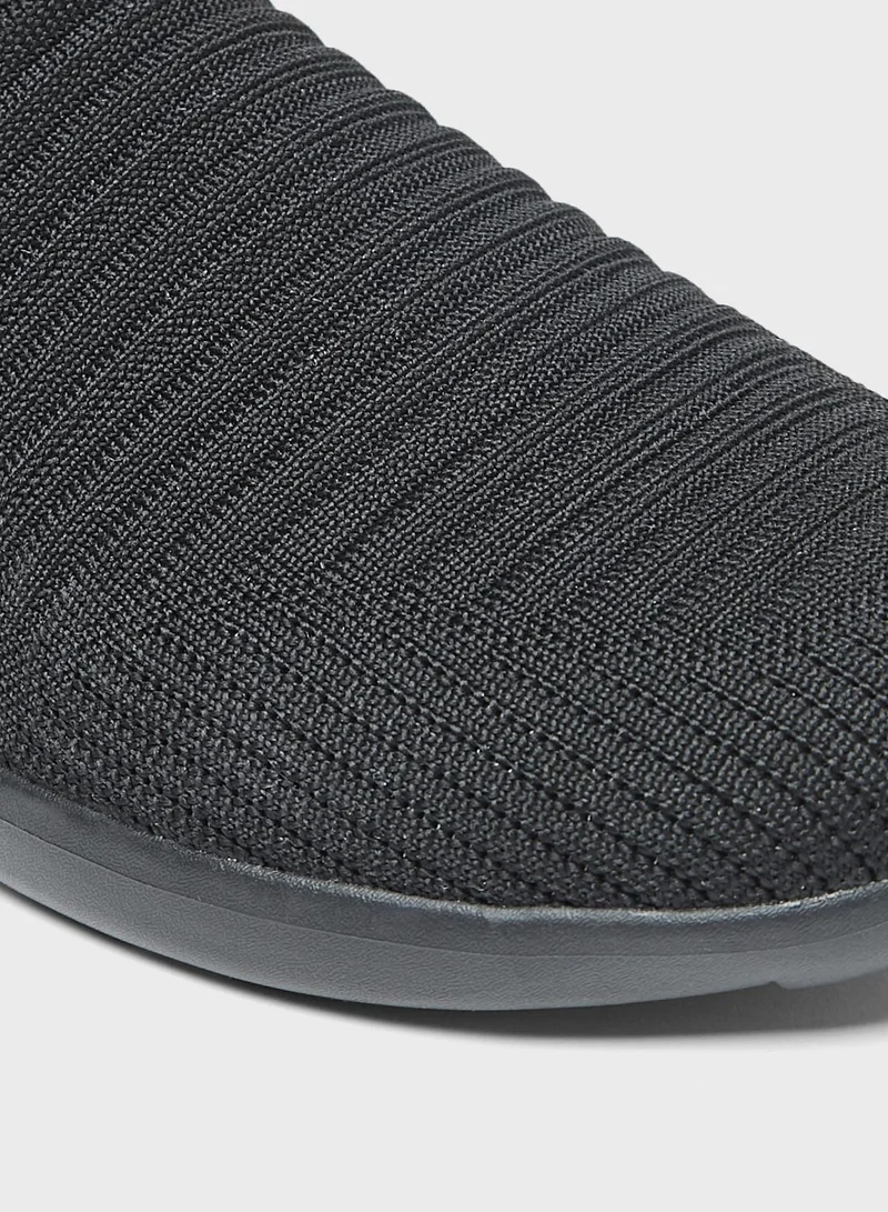 شو اكسبرس Slip On Low Top Sneakers