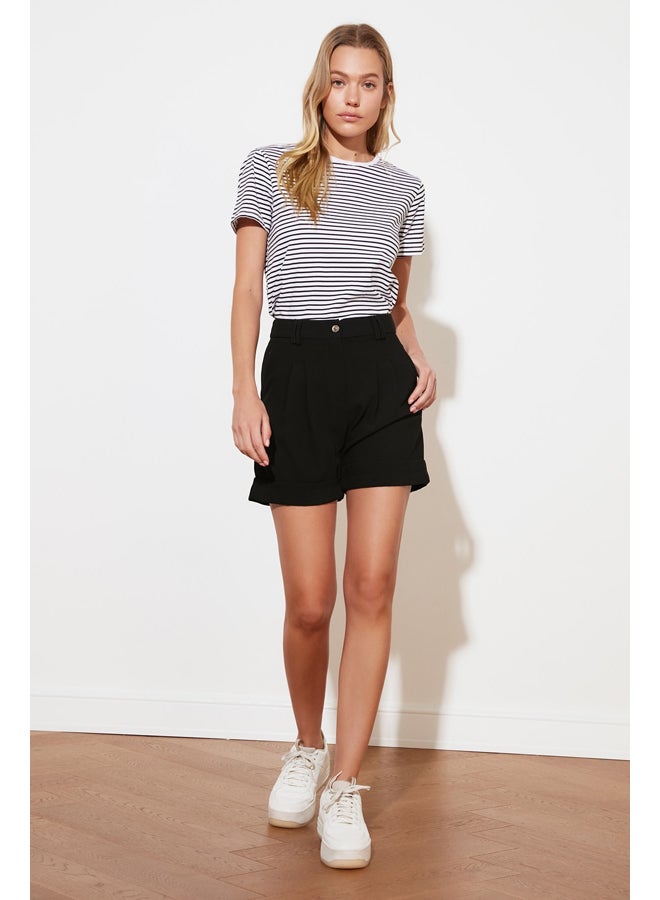trendyol Black Turn-Up Woven Shorts TWOSS21SR0146 - Image 2