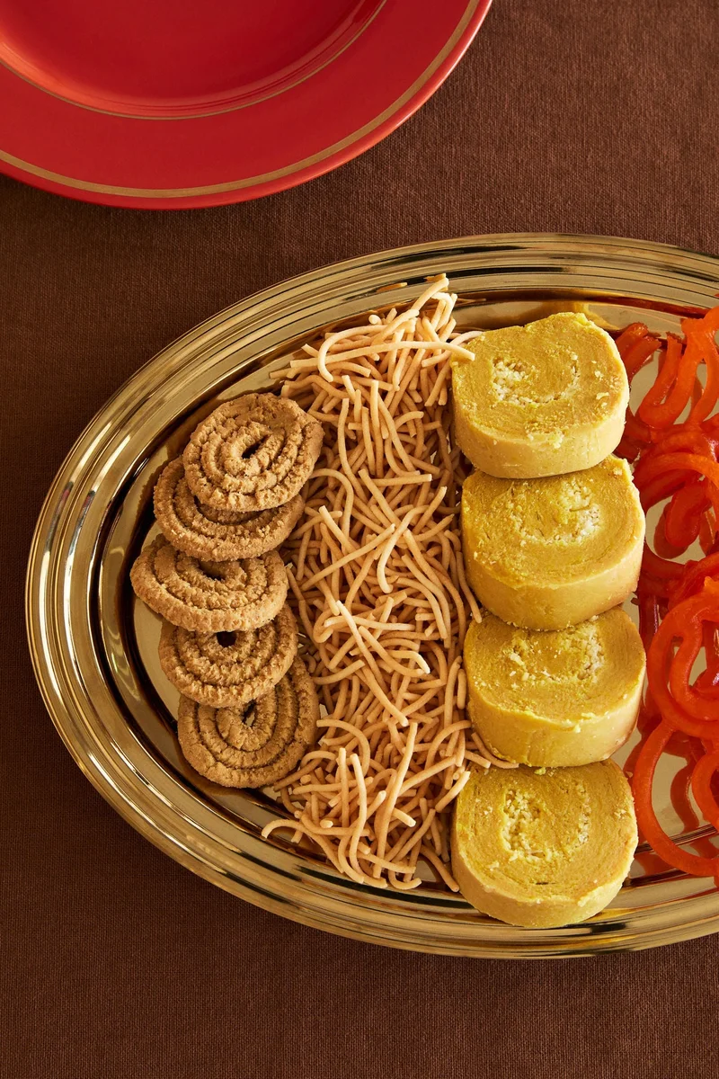 H&M Oval stainless steel tray