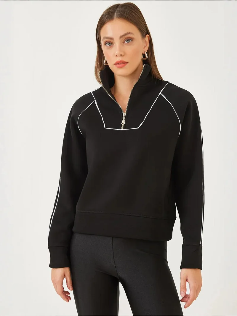 بيانكو لوتشي سويت شيرت قصير واسع بغطاء رأس مزين بكرات فرو