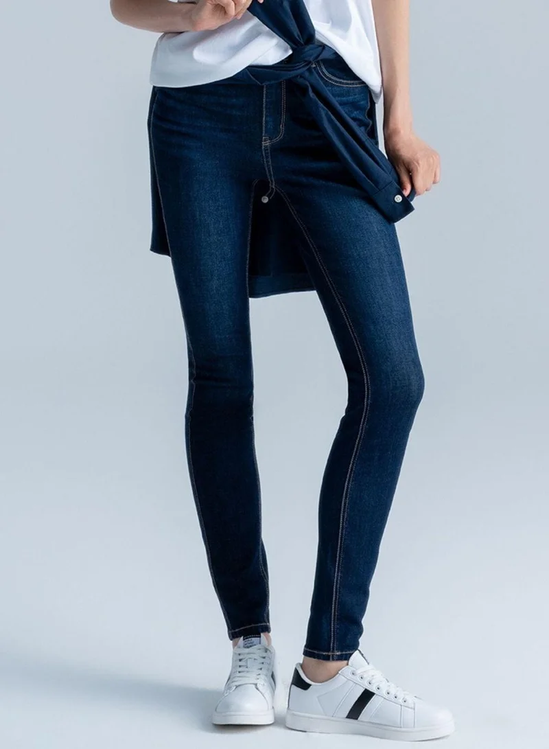 Women's High Rise Slim Tapered Jeans - Comfortable & Stylish Denim