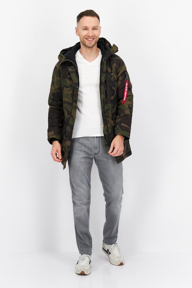 Alpha Industries جاكيت باركا بغطاء رأس للرجال بتصميم تمويه، مزيج زيتوني - Image 2