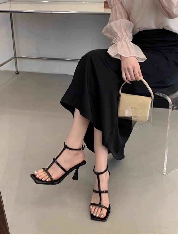 Elegant And Versatile Sandals With Exposed Toes - Image 1