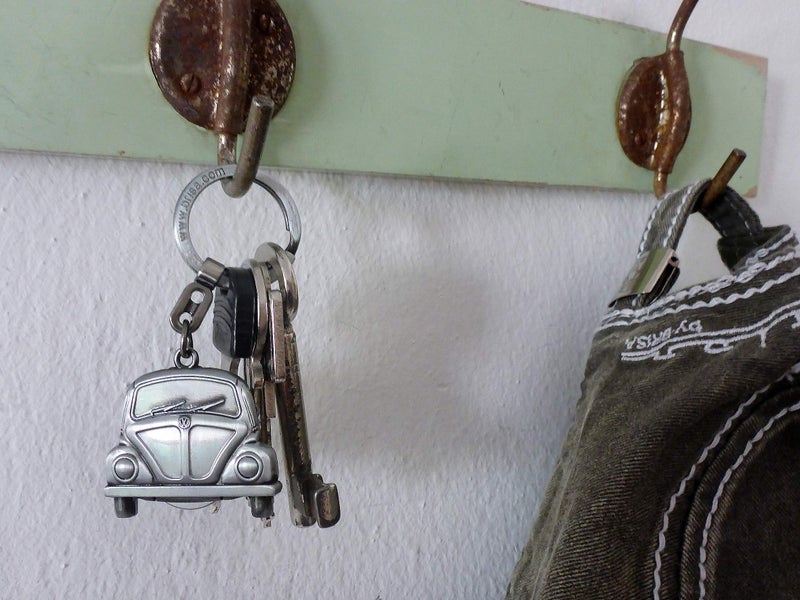BRISA VW Collection - Volkswagen Metal Keyring with Shopping Cart Chip Keychain Accessory Keyholder in Beetle Bug Design (Silver) - Image 3