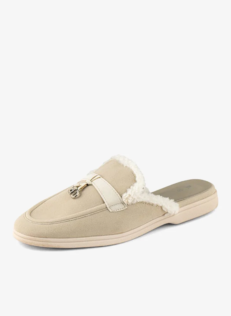 فينتشي صنادل نسائية مسطحة ذات أصابع مدببة