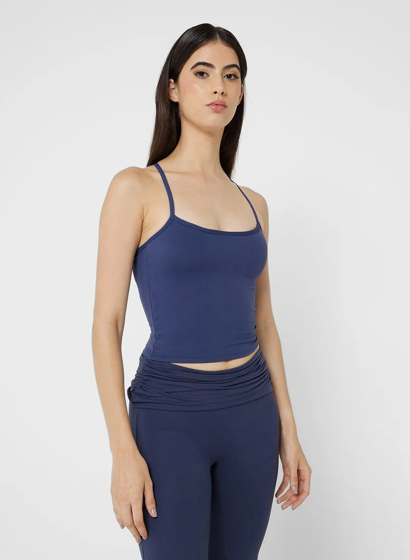 فورورد بلوزة بدون أكمام بفتحات في الظهر