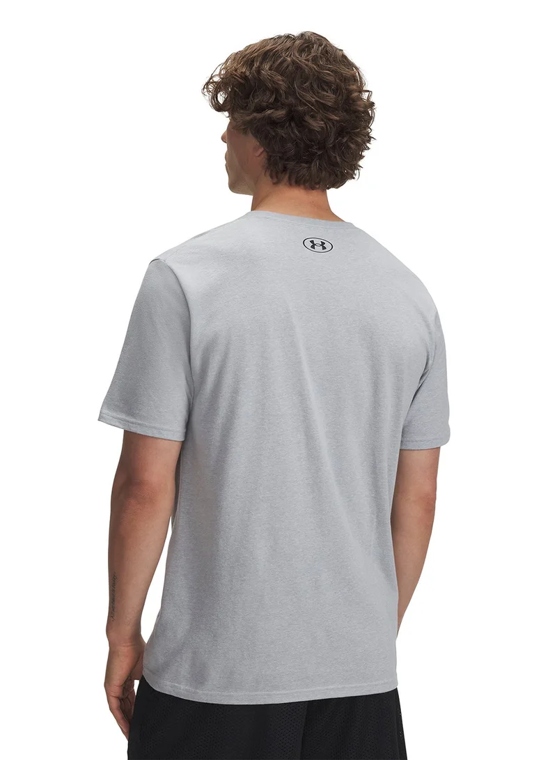 اندر ارمر تيشيرت مخطط بالتمويه على الصدر