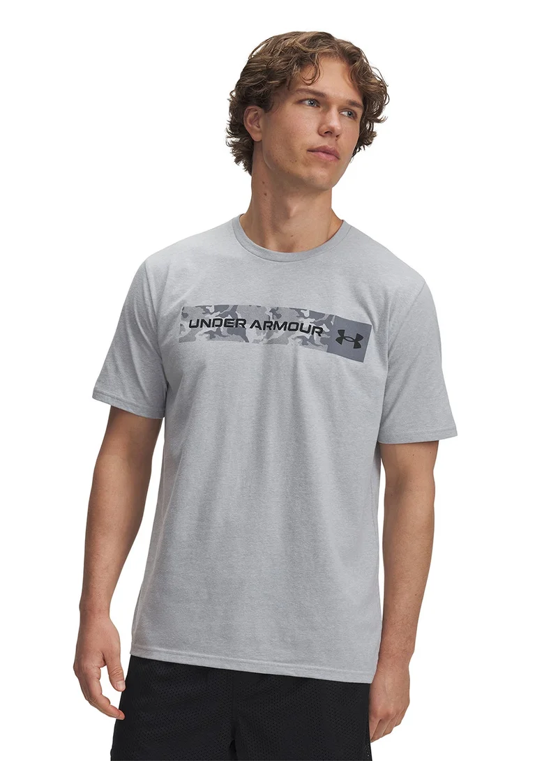 اندر ارمر تيشيرت مخطط بالتمويه على الصدر