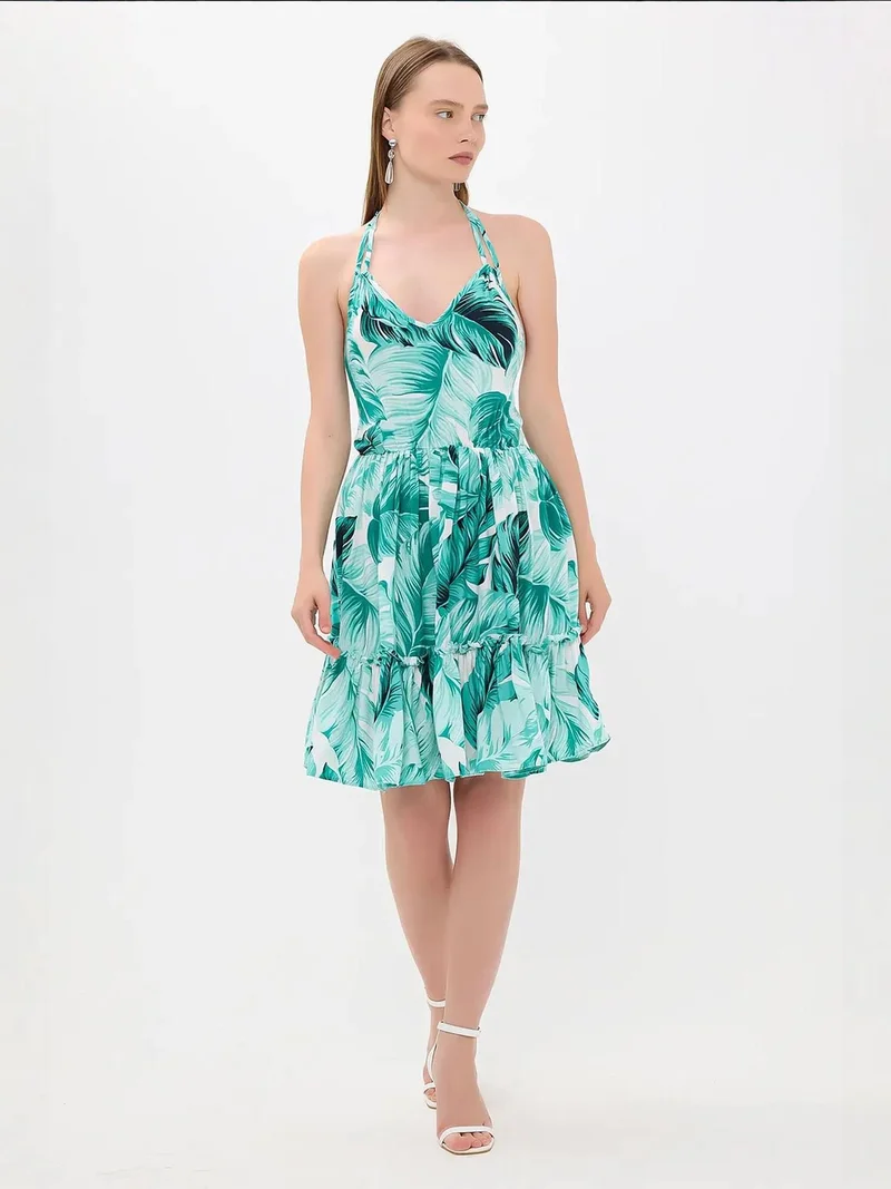 زوبعة فستان قصير بطبعات الزهور بياقة على شكل حرف  ورباط خلفي وطبقات