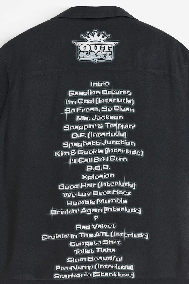 اتش اند ام قميص منقوش بقصة مريحة